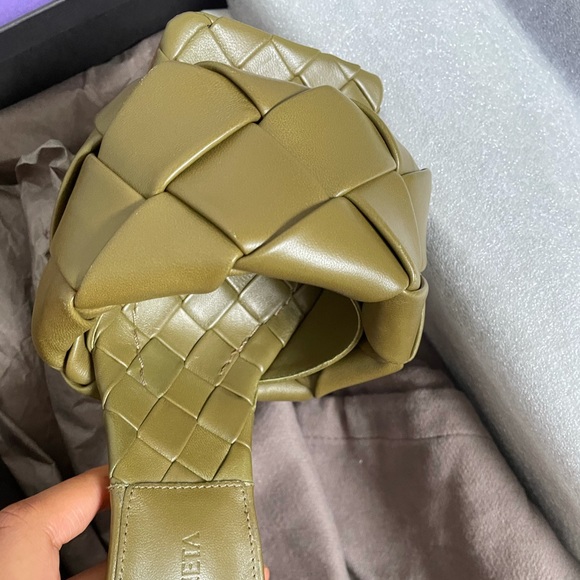 Exclusive Bottega Veneta Lido sandals - Picture 2 of 3